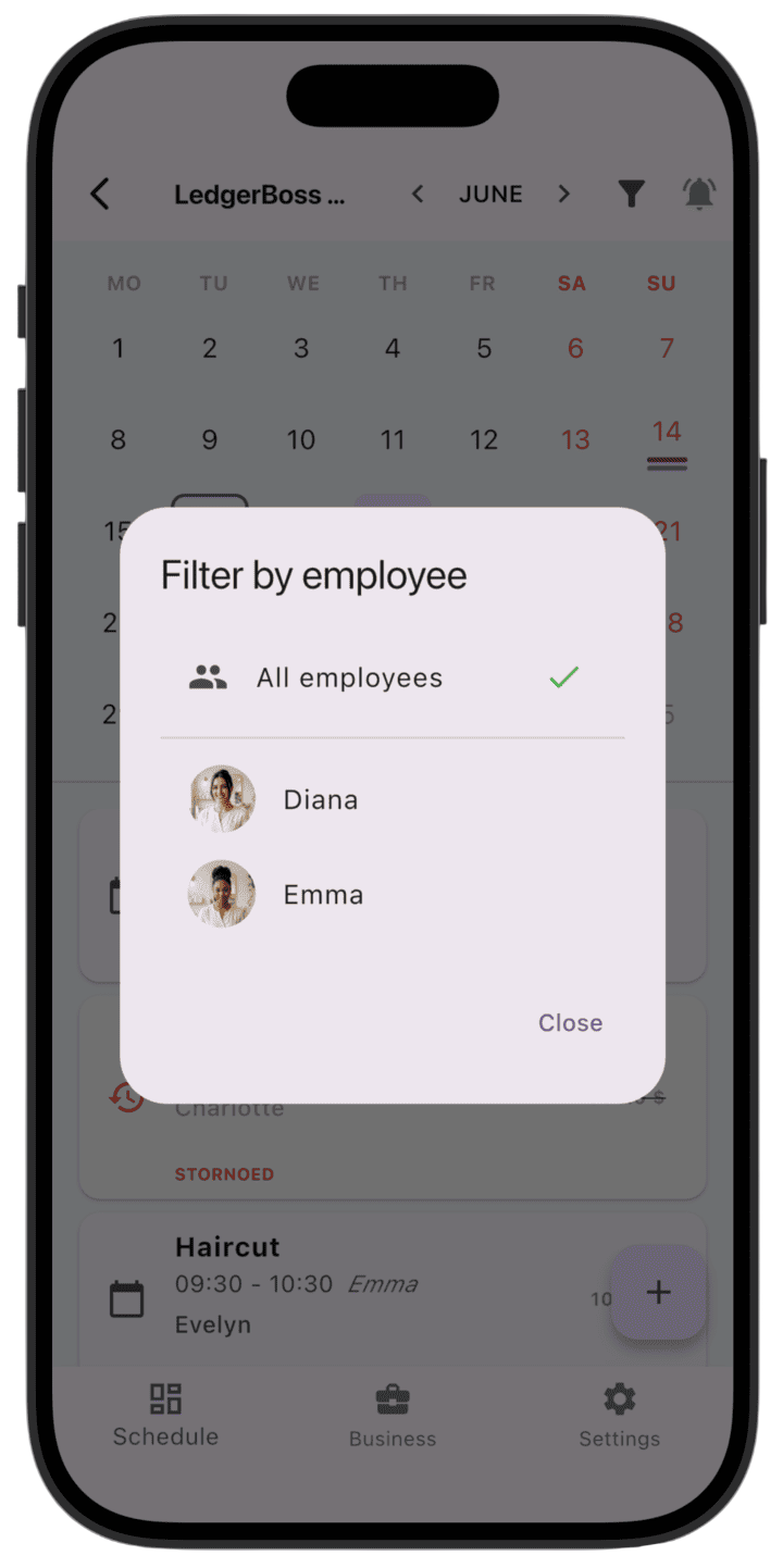 Screenshot: Specialist filter on Monthly view. After selecting a specialist, only that specialist's services are shown. Activate the filter via the filter icon in the top-right corner.